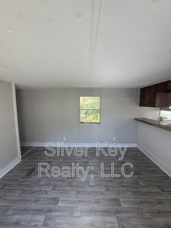 Sweetwater House: 535 Old Mine Road