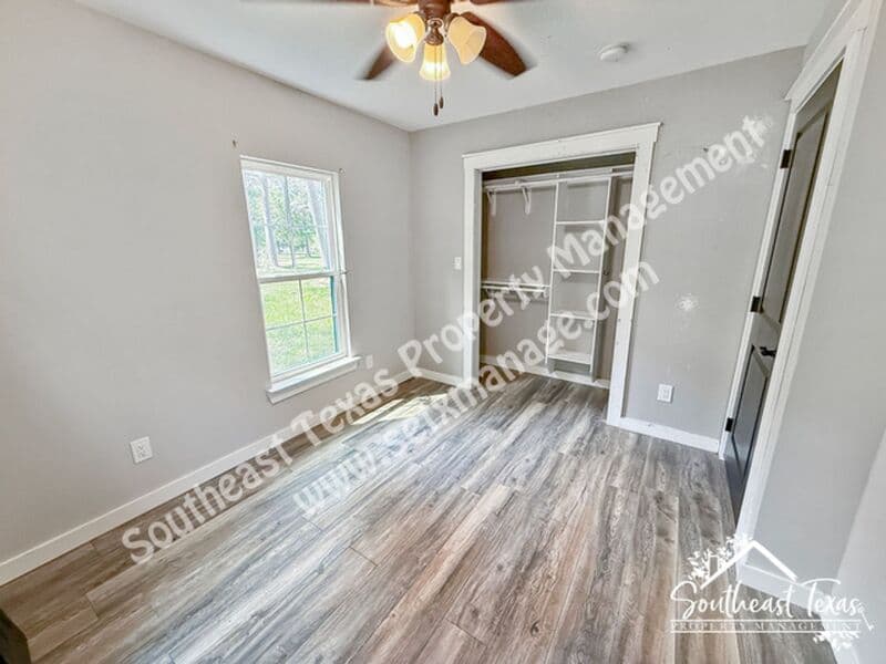 Vidor House: 990 Springdale Street