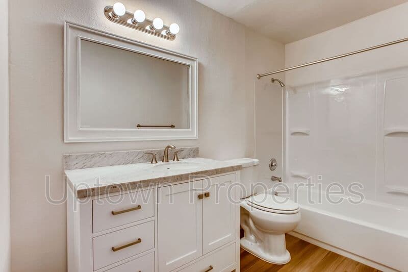 Portland House: 4633 SW Huber St