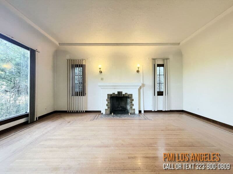 Los Angeles House: 7001 2nd Avenue