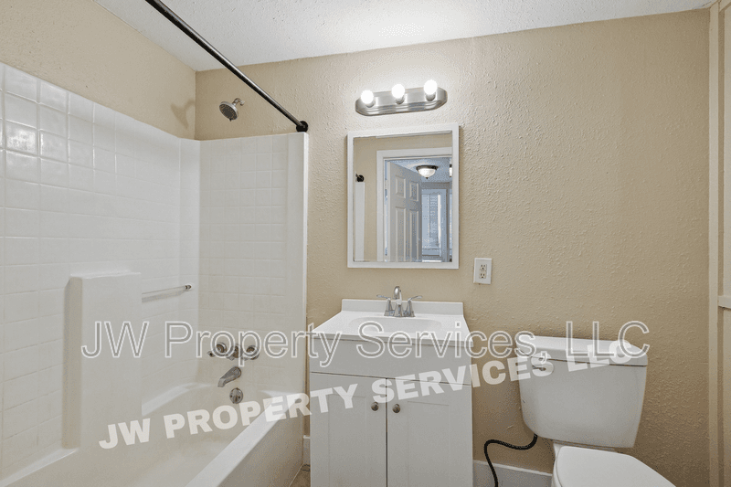 New Orleans House: 914 - 16 Hagan Ave.