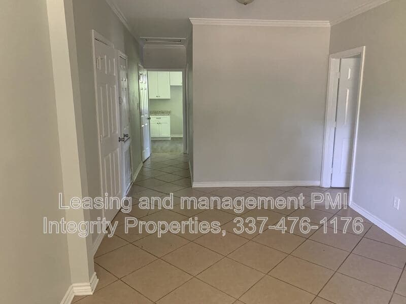 Lafayette House: 308 Huval Street