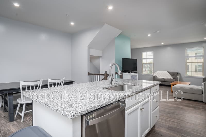 Brooklyn Park Townhome: 112 Patapsco Land Way