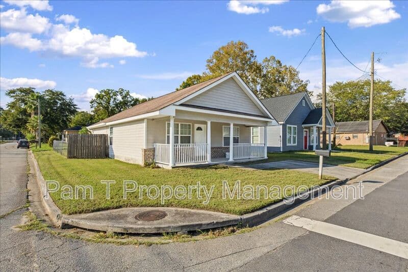 Savannah House: 201 Mundy St