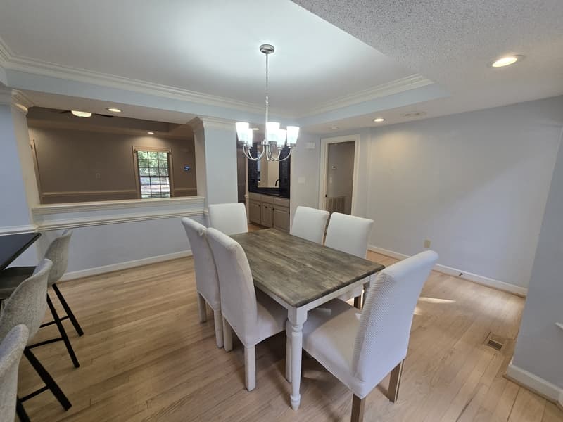 Raleigh House: 5516 Den Heider Way