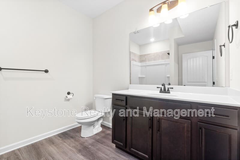 Clarksville Apartment: 229 E. Johnson Circle
