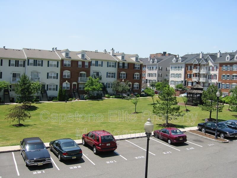 Newark Condo: 37 Howard Court