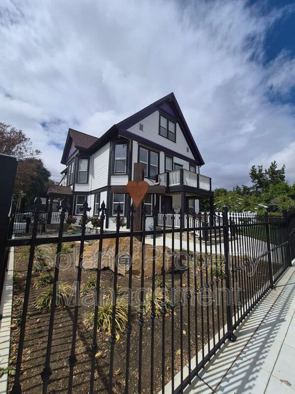 Vacaville Condo: 100 Luzena Ave