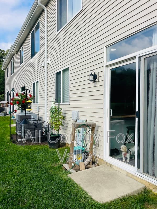 Johnsburg Townhome: 3708 Monica Lane #3