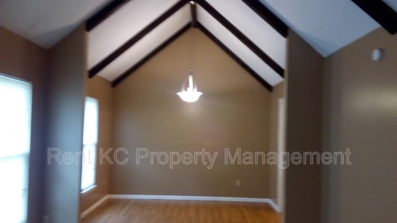 Kansas City House: 10013 N Harrison Drive