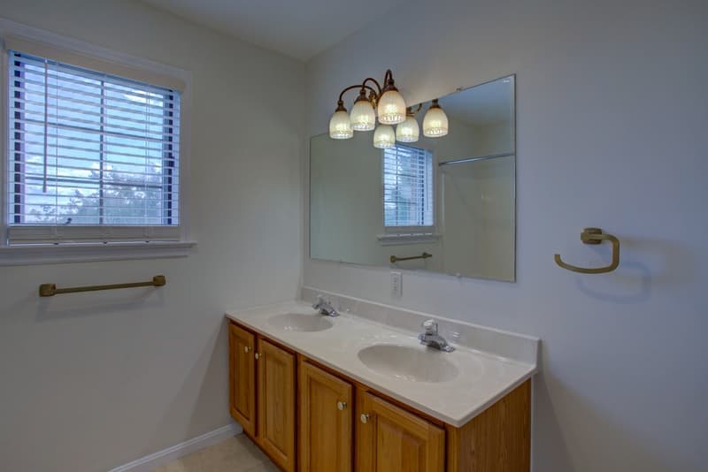 Lancaster House: 103 Black Oak Drive