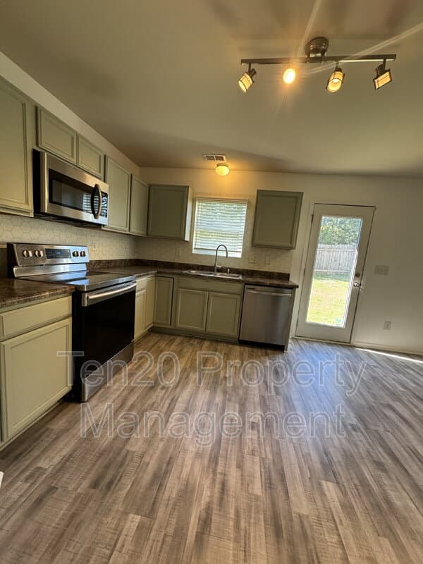 Phenix City House: 318 Irish Lane