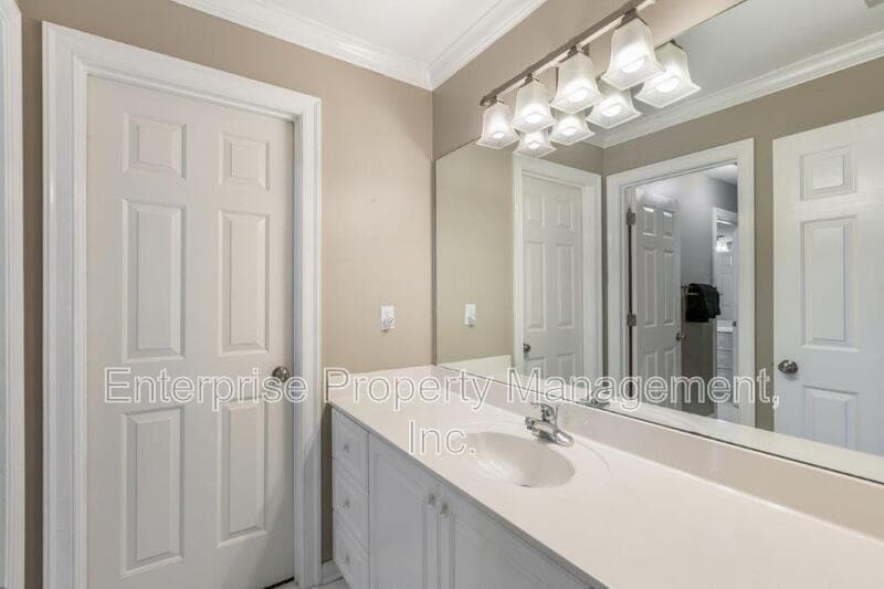 Collierville House: 10290 Shrewsbury Run Way