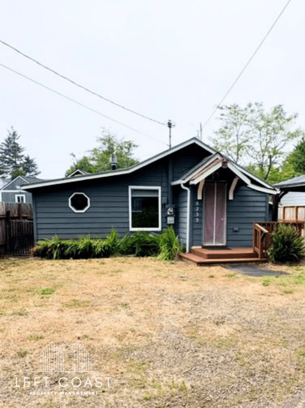 Lincoln City House: 6239 Southwest Jetty Avenue