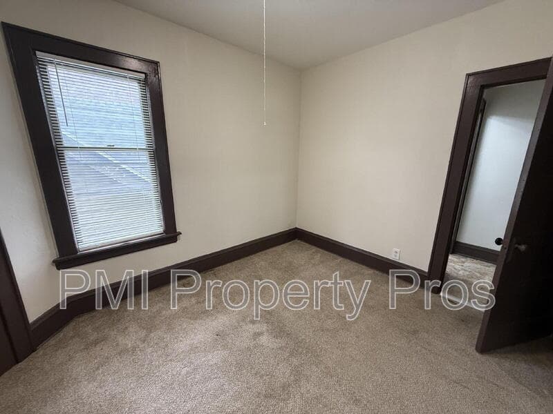 Milwaukee Condo: 2532 N 37th St