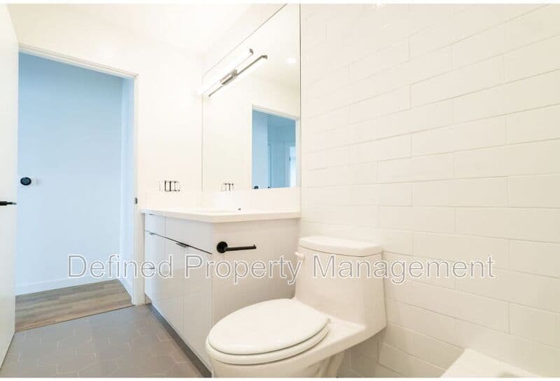 Los Angeles Condo: 6120 Eleanor Ave
