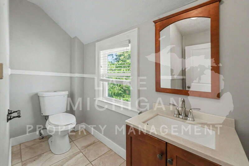Grand Rapids House: 41 Diamond Ave NE