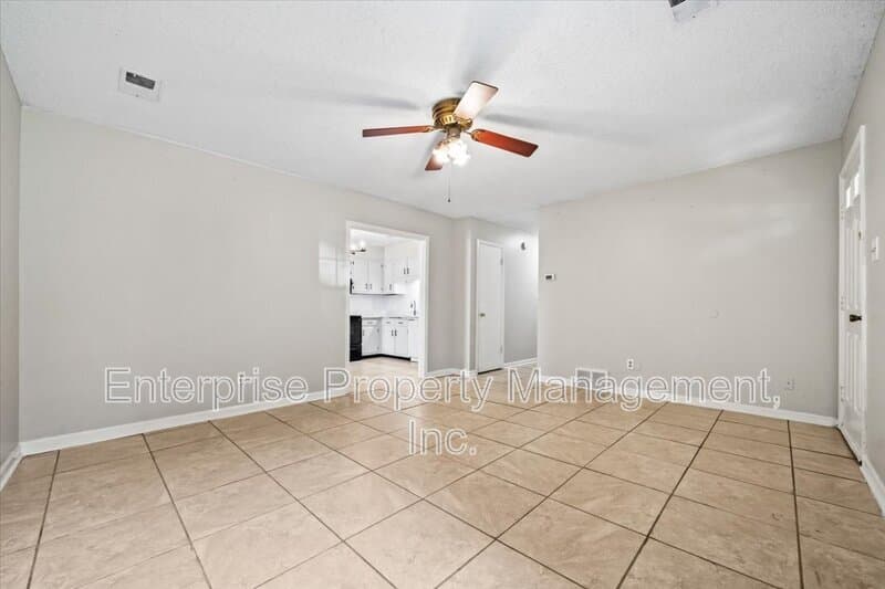 Memphis House: 7103 Tagen Dr
