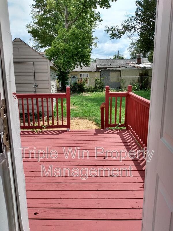 St. Louis House: 236 Wachtel Ave