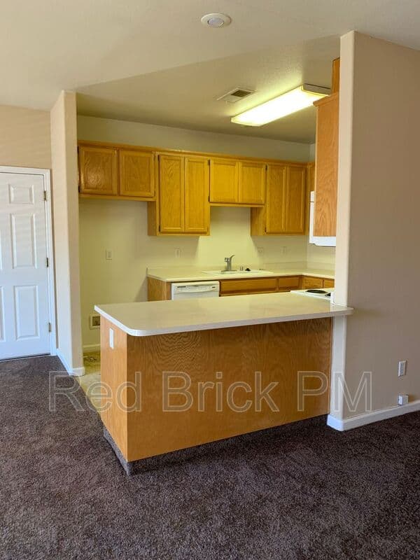 Merced House: 620 Gateway Dr.