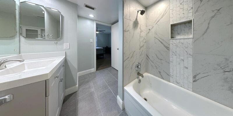 Seminole Condo: 8300 Bardmoor Boulevard - 210