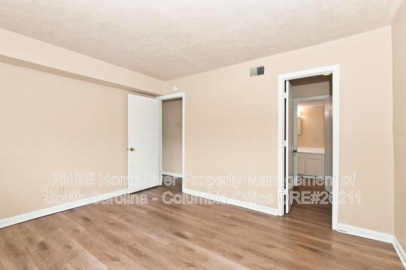 Columbia Condo: 1002 Old Manor Rd