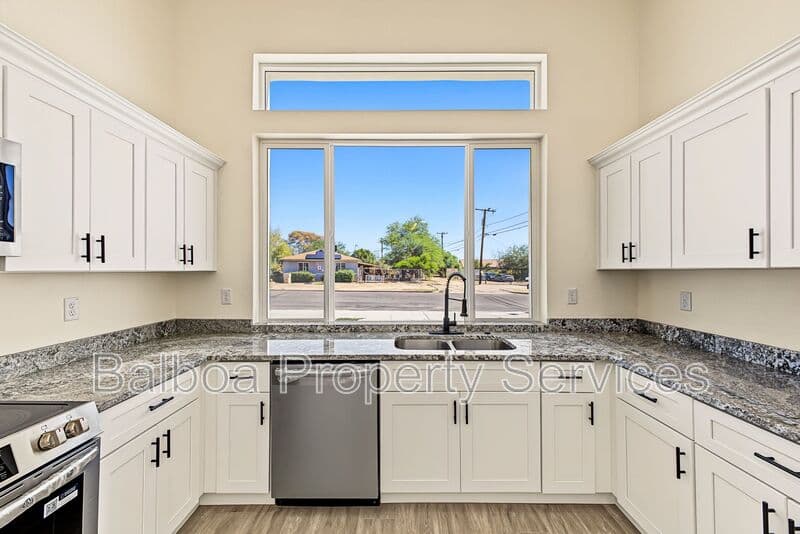Buckeye Condo: 212 2nd Ave E
