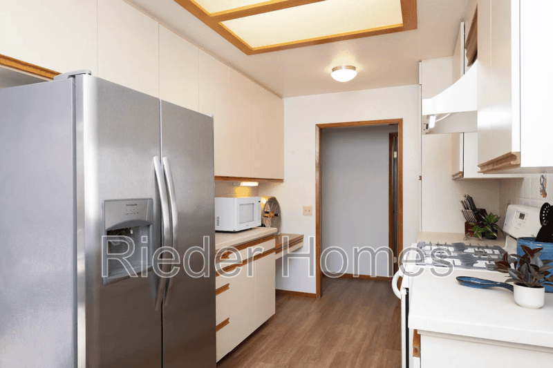 Oceanside House: 1606 Hackamore Rd