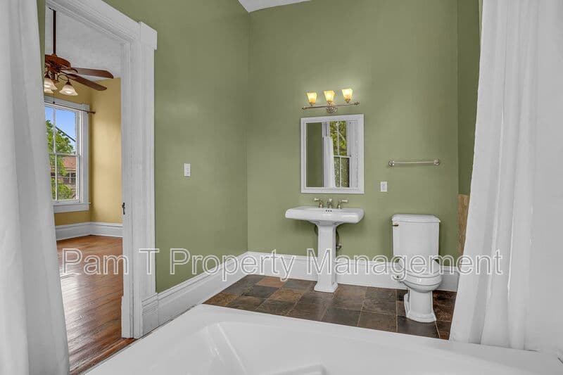Savannah House: 201 W 37th St