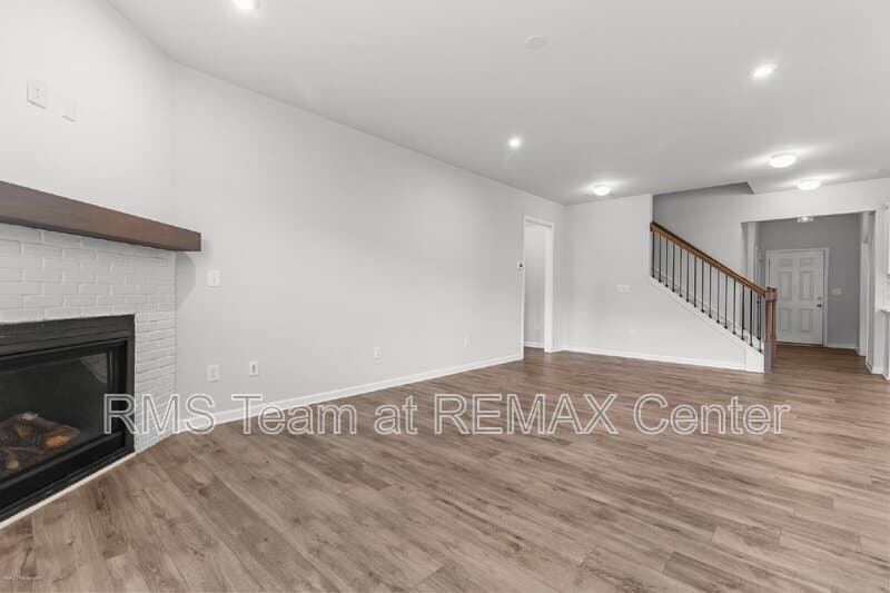 Auburn House: 1333 Maston Rd