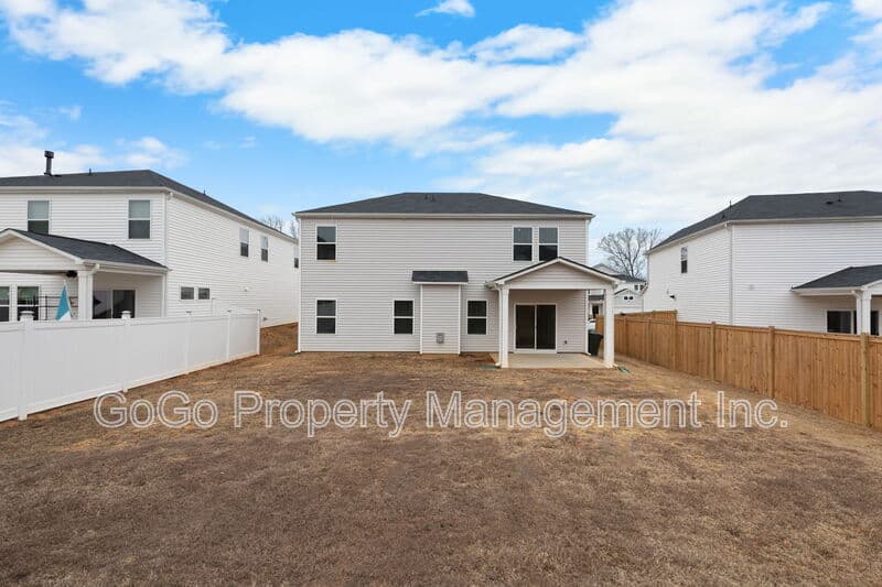 Simpsonville House: 216 Pewter Circle