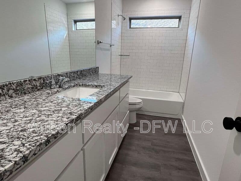 Denison House: 2524 South Fannin Avenue