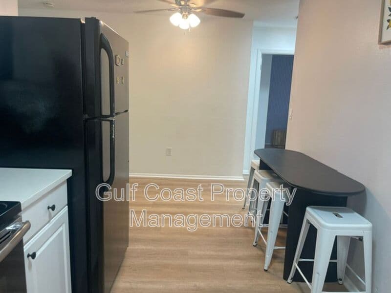 Sarasota House: 2229 Montclair Dr