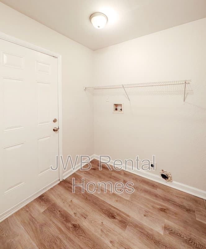 Jacksonville House: 2574 Commonwealth Ave