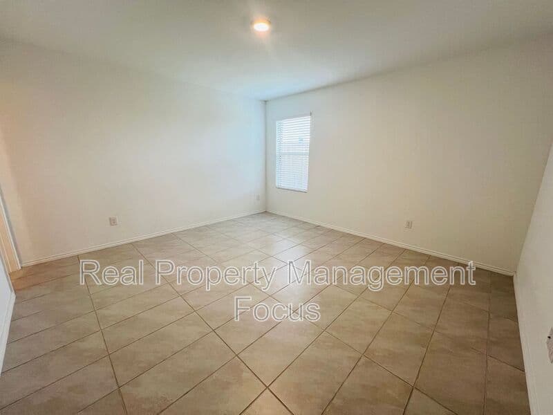 Oak Point House: 3401 Harper St