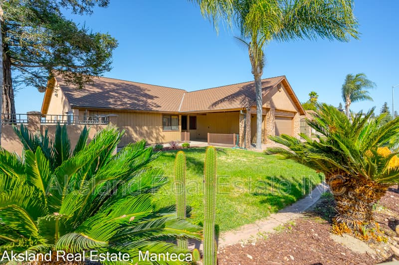 Manteca House: 14909 Pueblo Drive