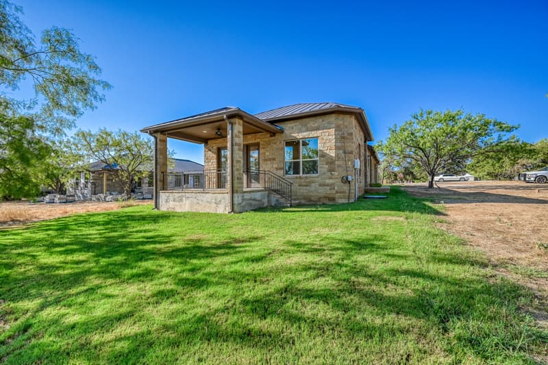 Horseshoe Bay House: 302 Parallel Circle