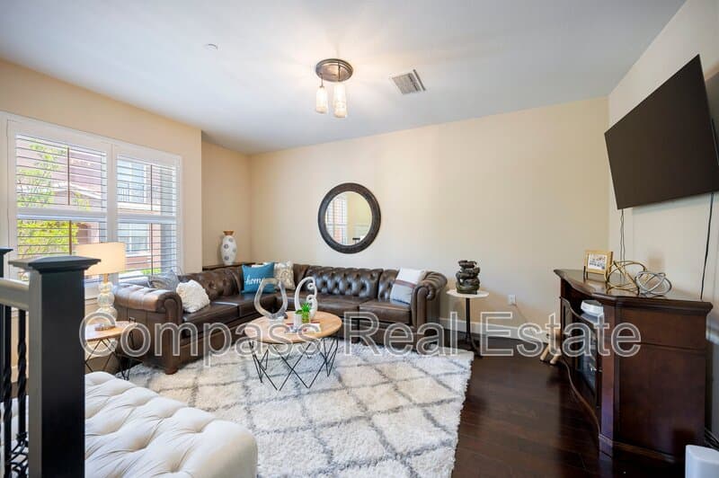 San Jose House: 265 Esfahan Ct