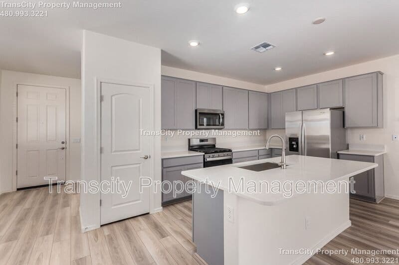 Maricopa House: 36420 W San Alvarez Ave