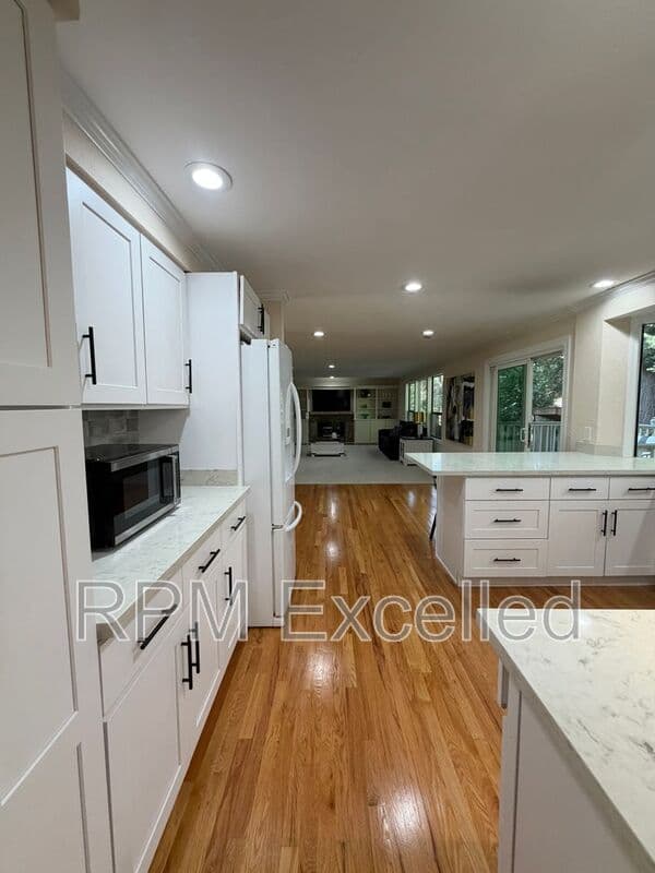Auburn House: 5610 S 296th Ct