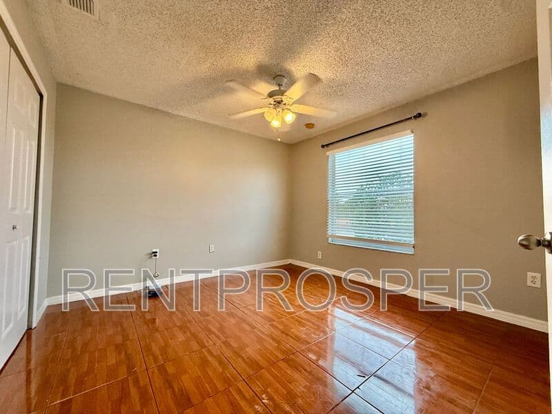 Kissimmee House: 677 Elbridge Dr