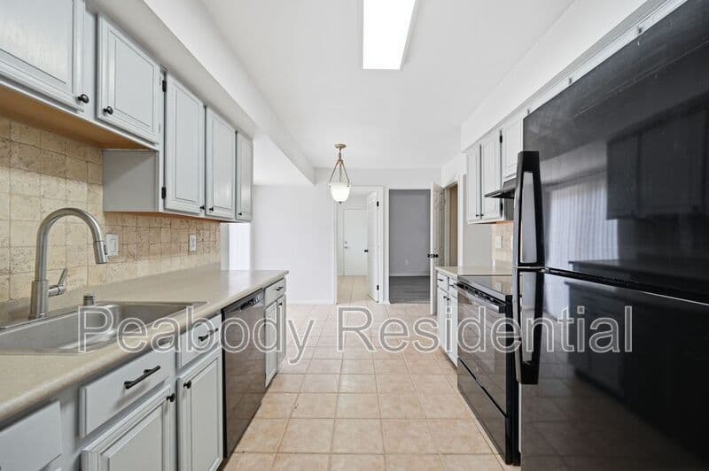 Great Falls House: 10609 Oxford Ct