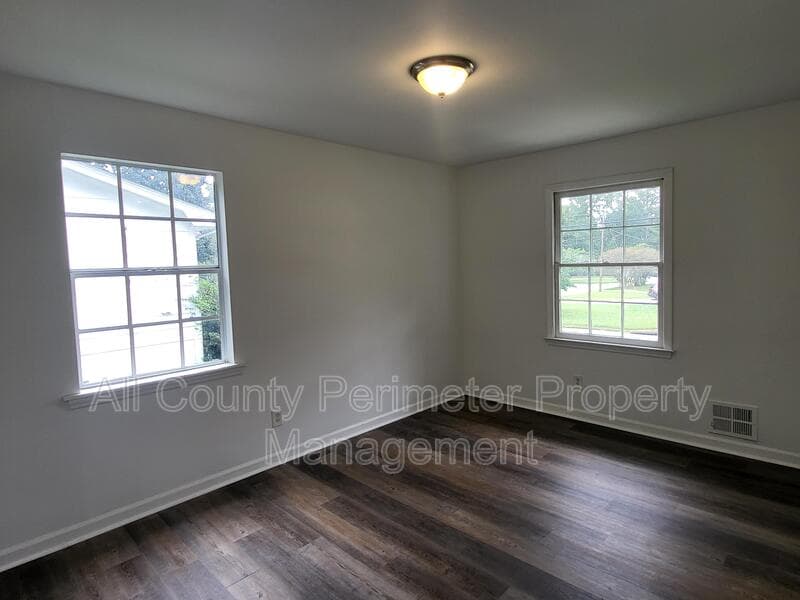 Atlanta House: 6370 Ashdale Drive