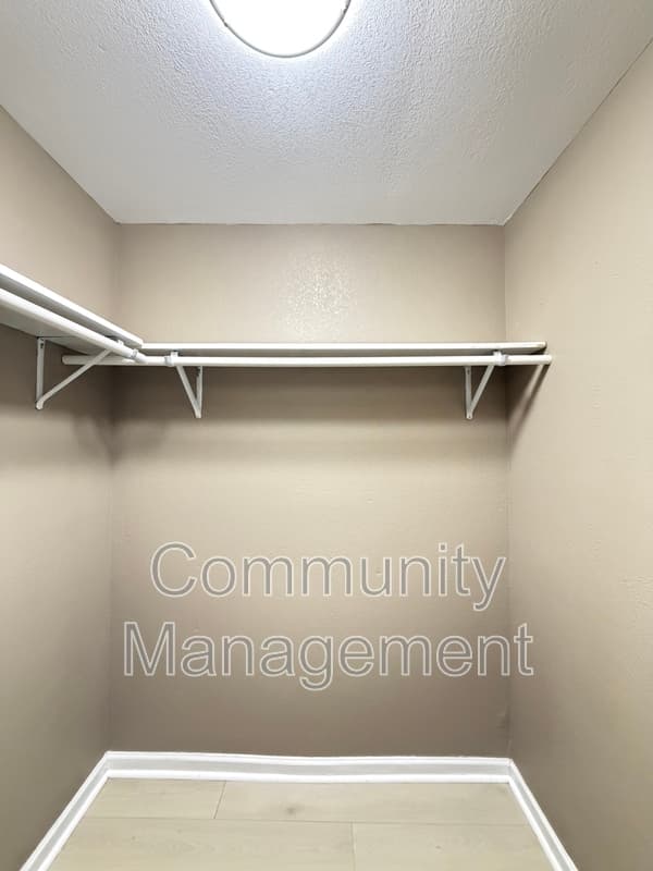Baton Rouge Condo: 2150 N Sherwood Forest Dr