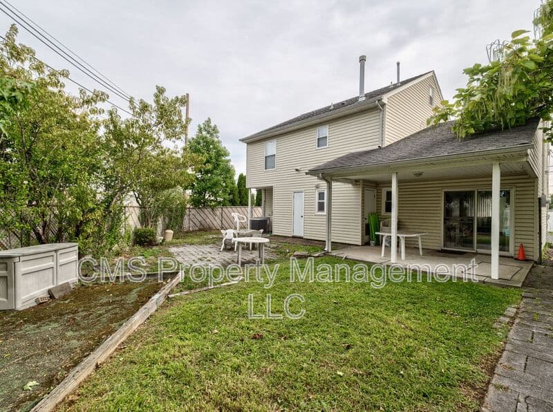 Carteret House: 74 Markowitz St