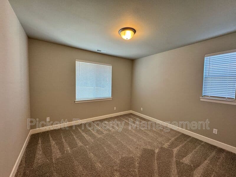 Port Orchard House: 3835 SW Alava Ct