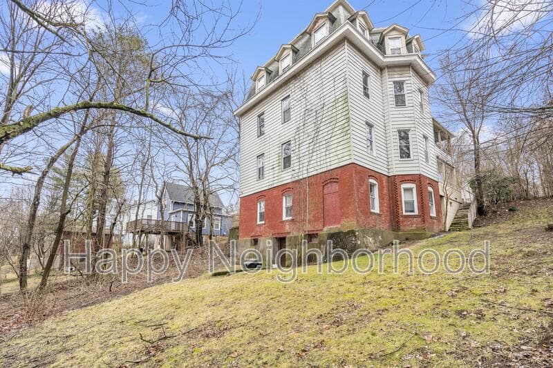 Meriden House: 115 New HanoverUnit 1