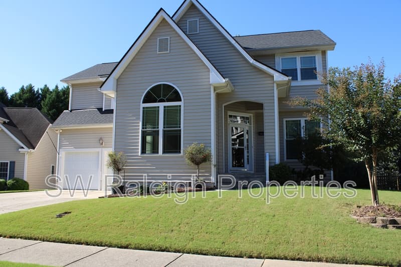 Apex House: 1412 Willow Leaf Way
