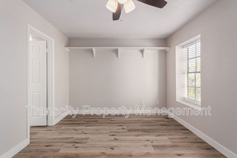 Scottsdale House: 8020 E Thomas Rd