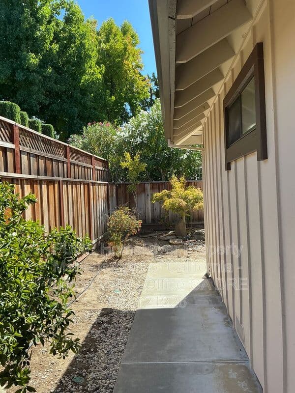 Cupertino House: 10180 Byerly Ct